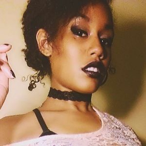 Meet your Posher, Kaela